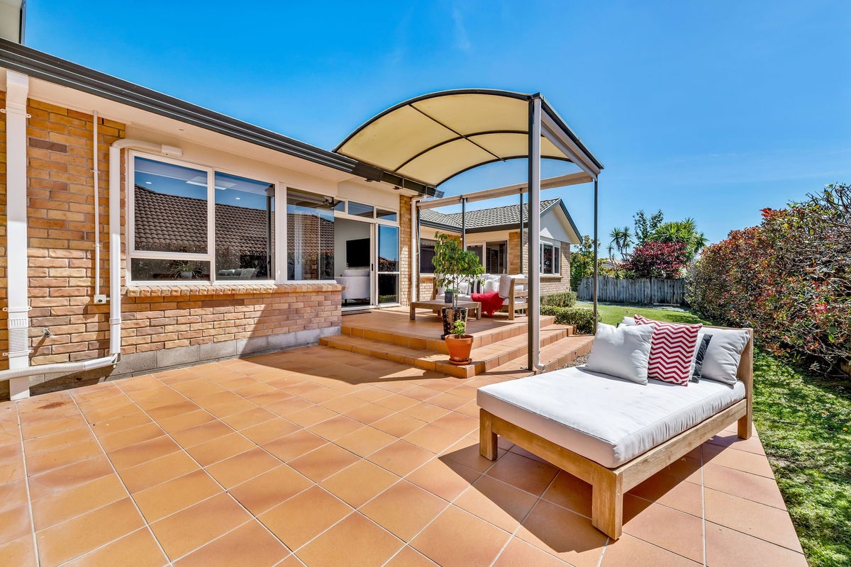 17 Westerham Drive, Dannemora, Auckland - Carousel 2