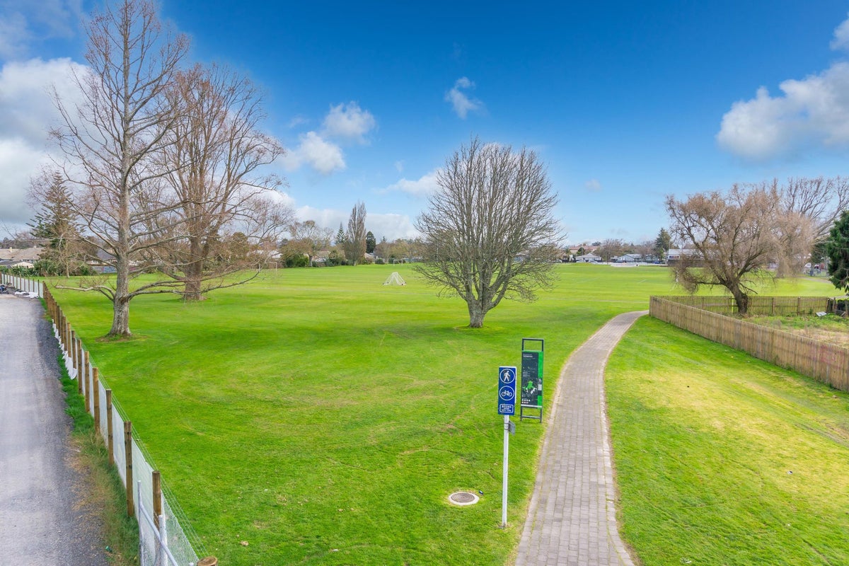 29 Paul Crescent, Fairfield, Hamilton - Carousel 22