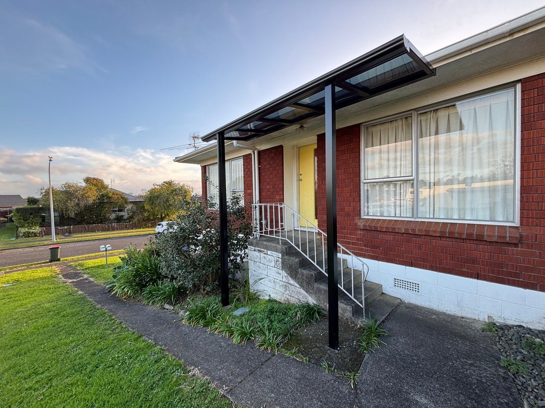 1/6 Hedge Row, Sunnyhills, Auckland - Carousel 2