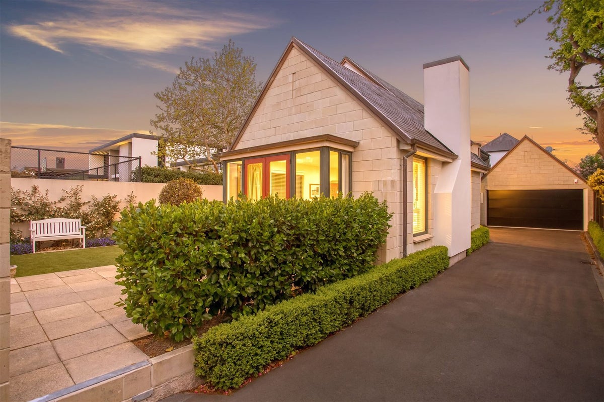 2/124 Leinster Road, Merivale, Christchurch - Carousel 2