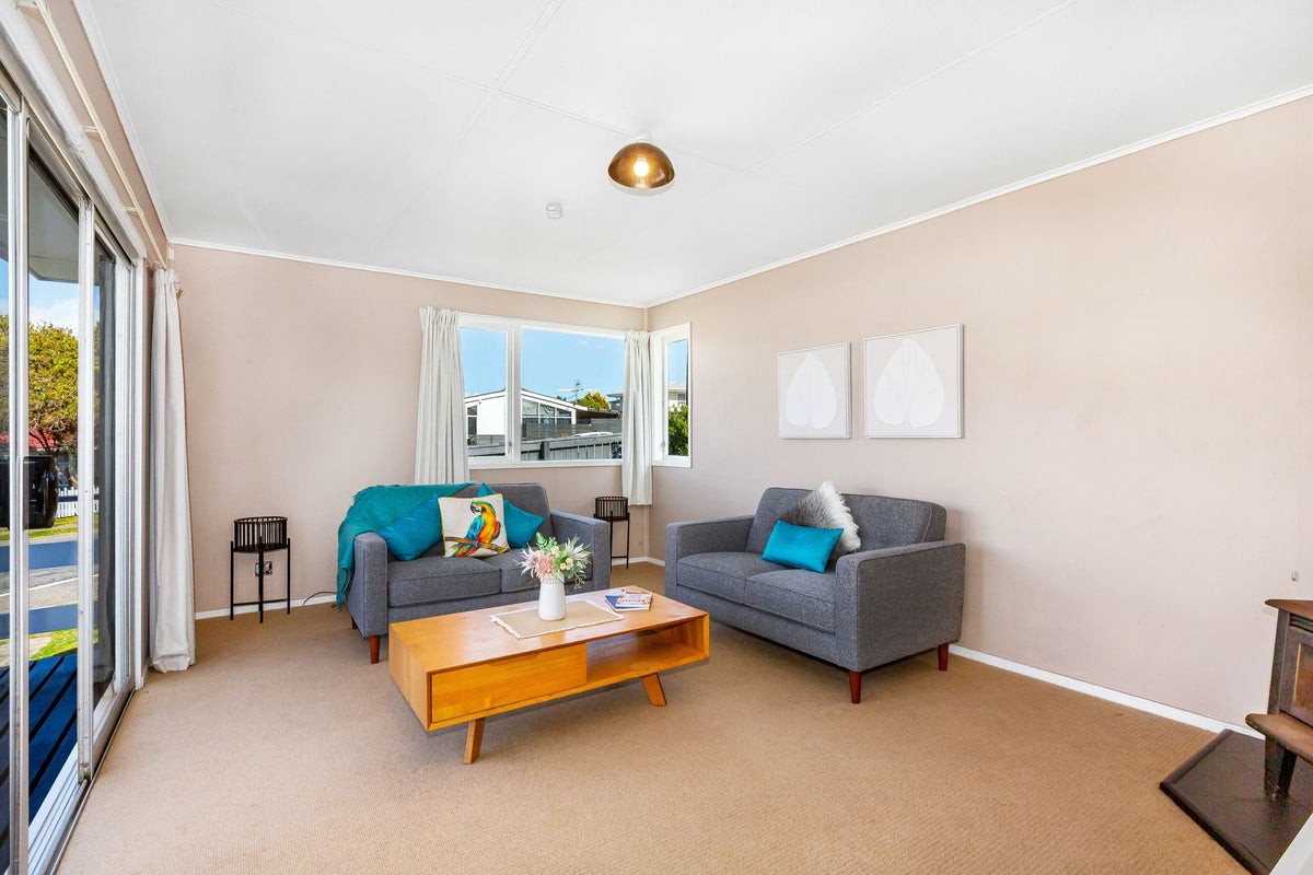 1 Caduceus Place, Ascot Park, Porirua - Carousel 2