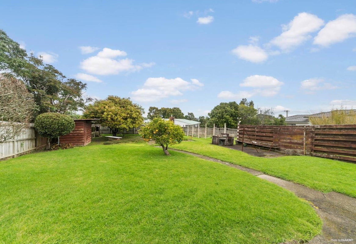 8 Roberts Road, Glenfield, Auckland - Carousel 2