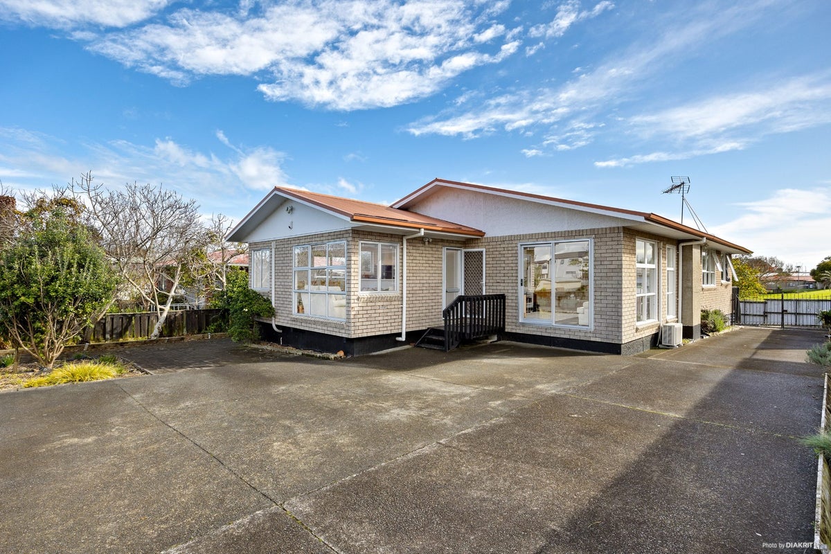 24 Paine Place, Mangere, Auckland - Carousel 1