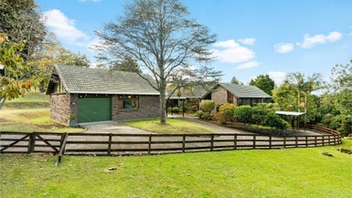 225 Point View Drive, Dannemora, Auckland - Carousel 1