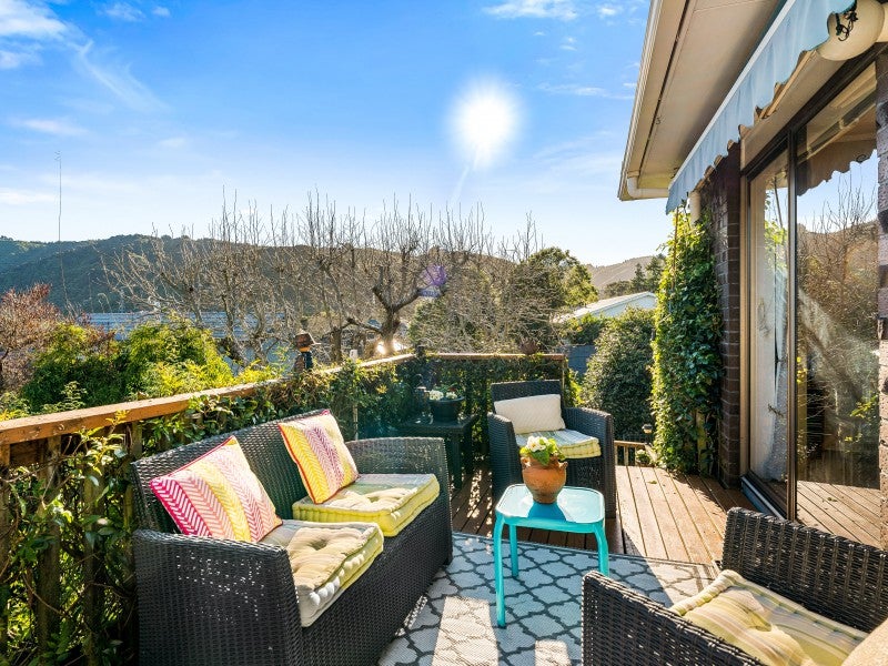 21A Roband Crescent, Brown Owl, Upper Hutt - Carousel 2