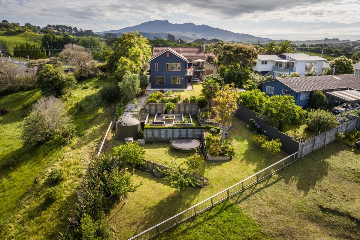 1 Lorenzen Bay Road, Raglan, Raglan - Carousel 1