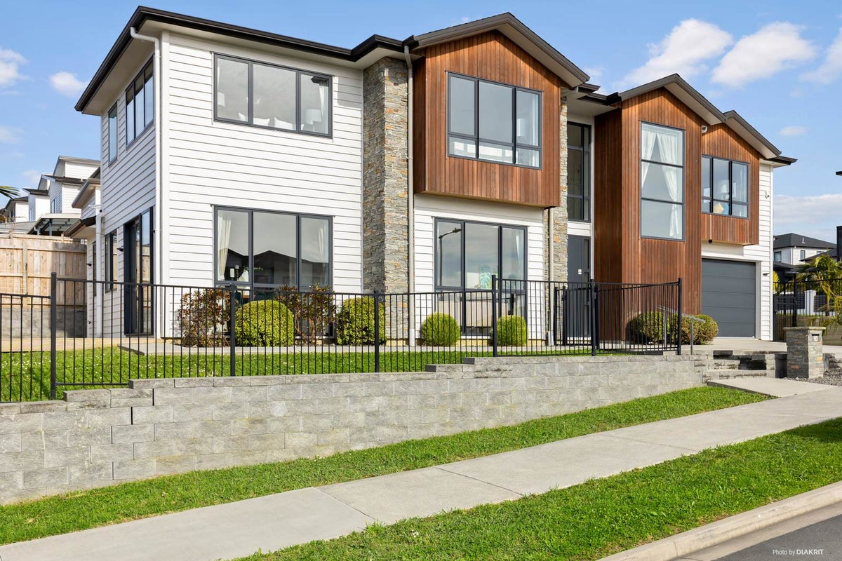 24 Kilcooley Road, Flat Bush, Auckland - Carousel 1