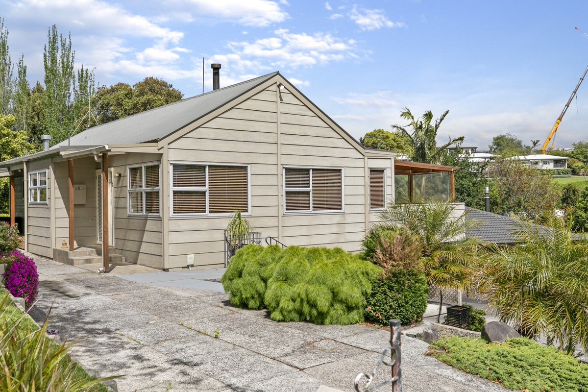 4 Dell Way, Judea, Tauranga - Carousel 1