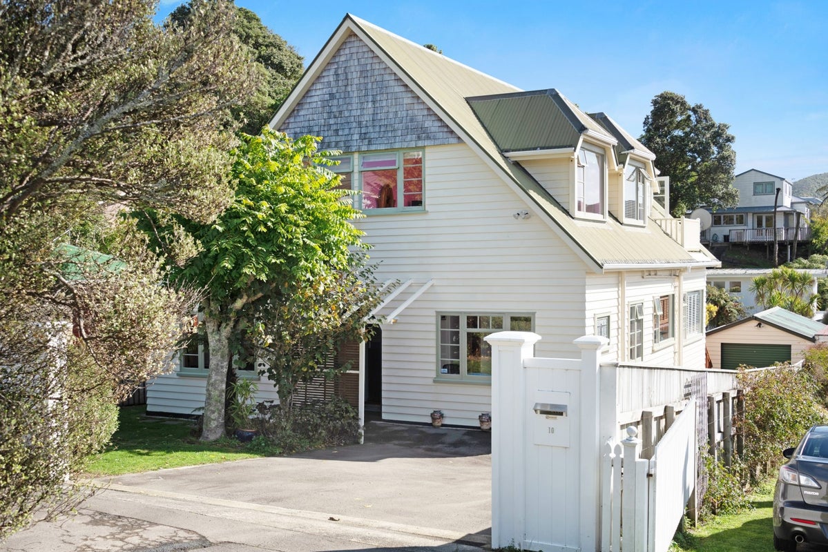 10 Henderson Street, Karori, Wellington - Carousel 1