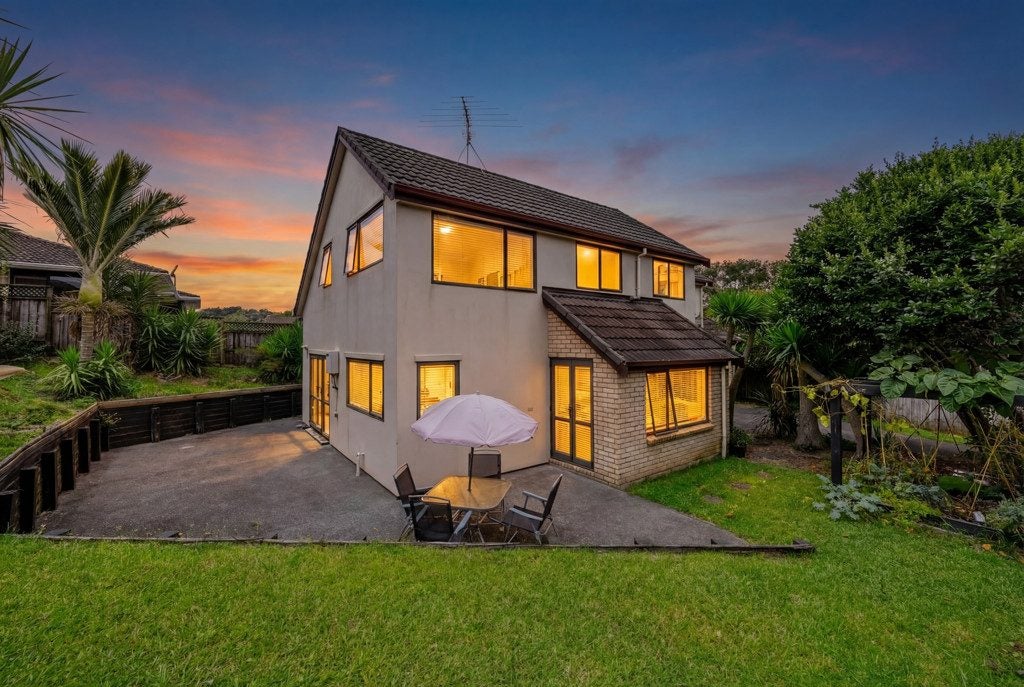 31D Chieftain Rise, Goodwood Heights, Auckland - Carousel 2