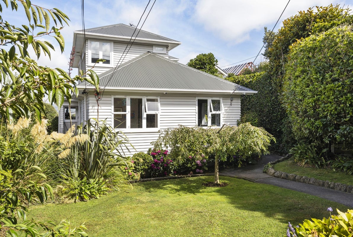 109 Seatoun Heights Road, Seatoun, Wellington - Carousel 1