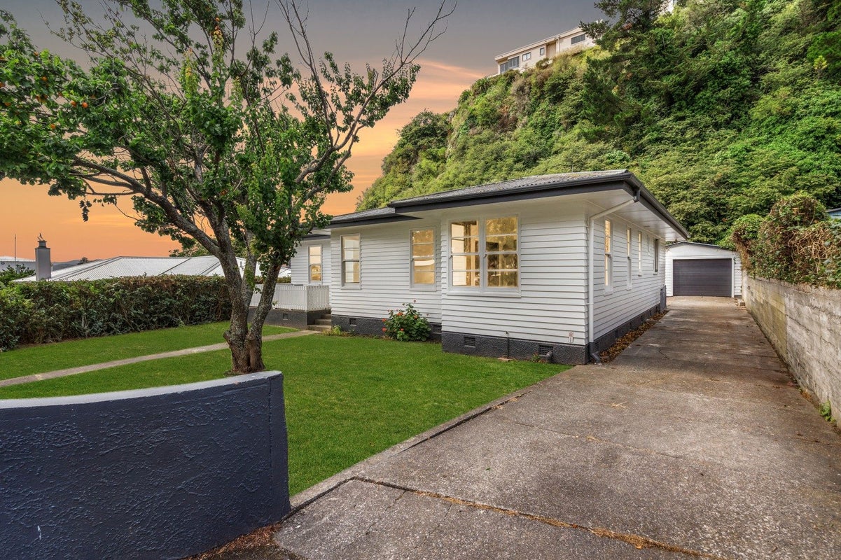 51 Burns Road, Hospital Hill, Napier - Carousel 1