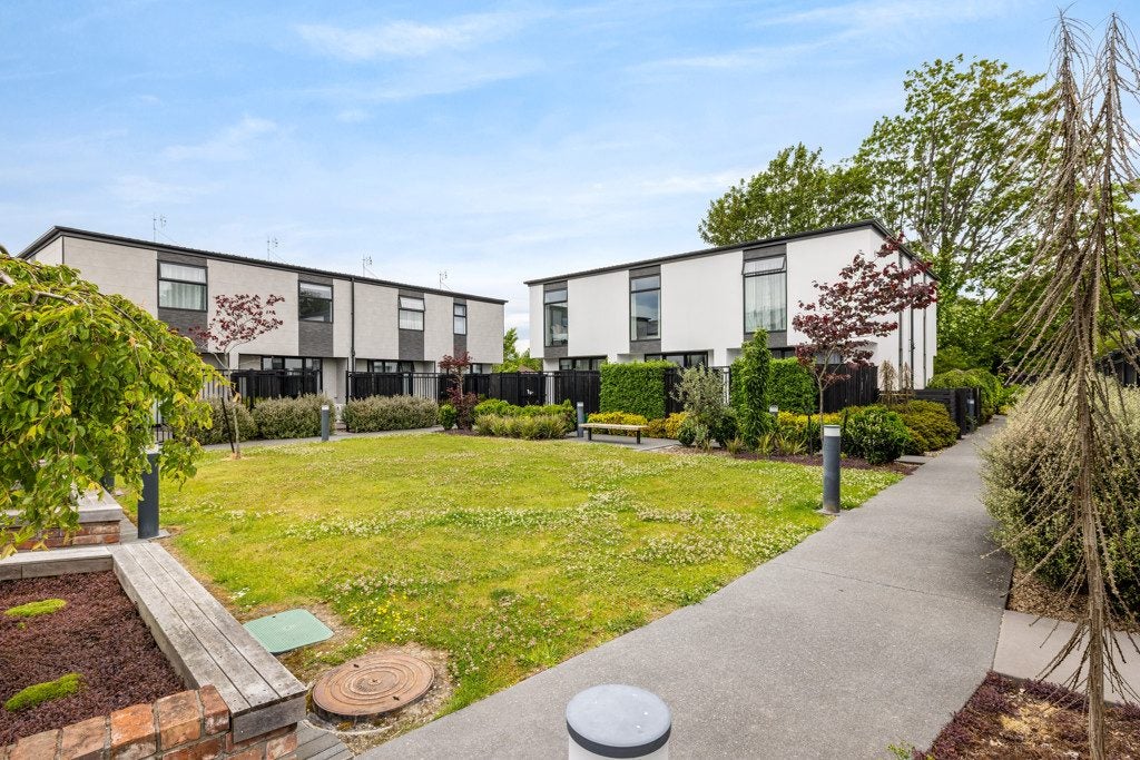 2/8 New Brighton Road, Shirley, Christchurch - Carousel 1