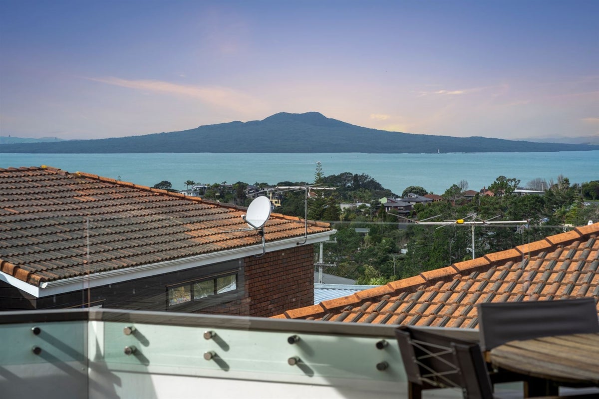 1/65 Aberdeen Road, Castor Bay, Auckland - Carousel 2
