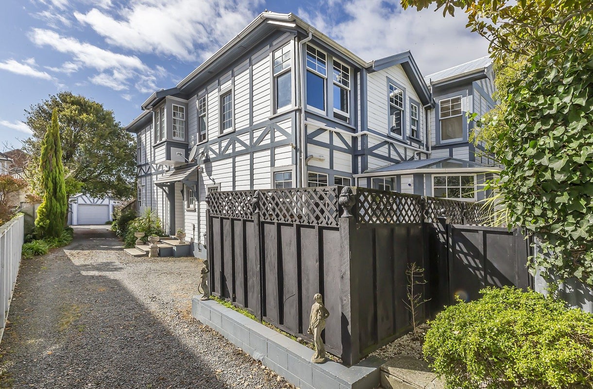 22 Hobson Street, Thorndon, Wellington - Carousel 1