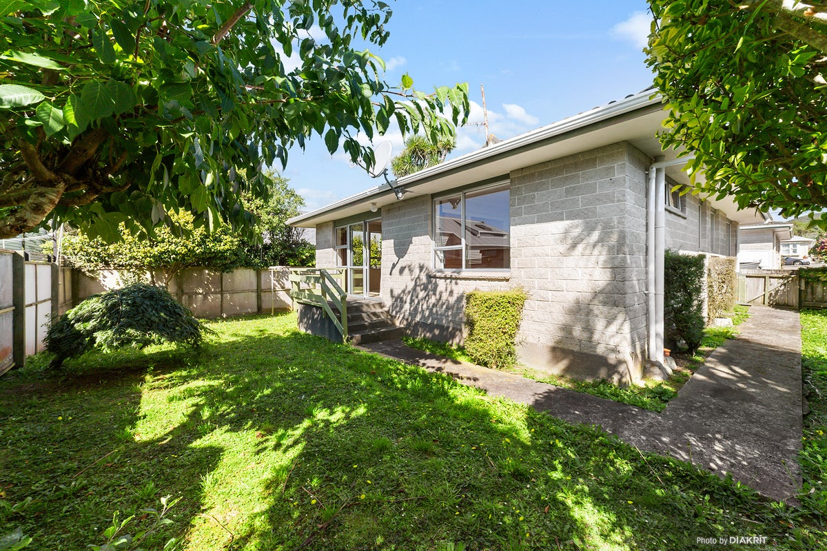 8B Cargill Street, Karori, Wellington - Carousel 1