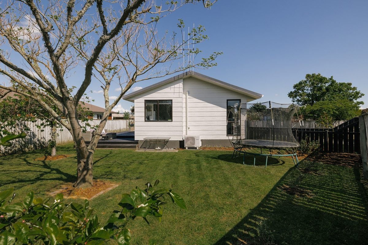 21 Peppertree Glade, Kelvin Grove, Palmerston North - Carousel 1