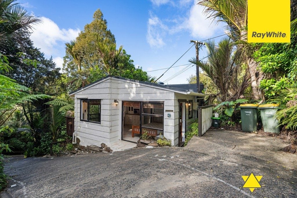 175 Woodlands Park Road, Titirangi, Auckland - Carousel 1