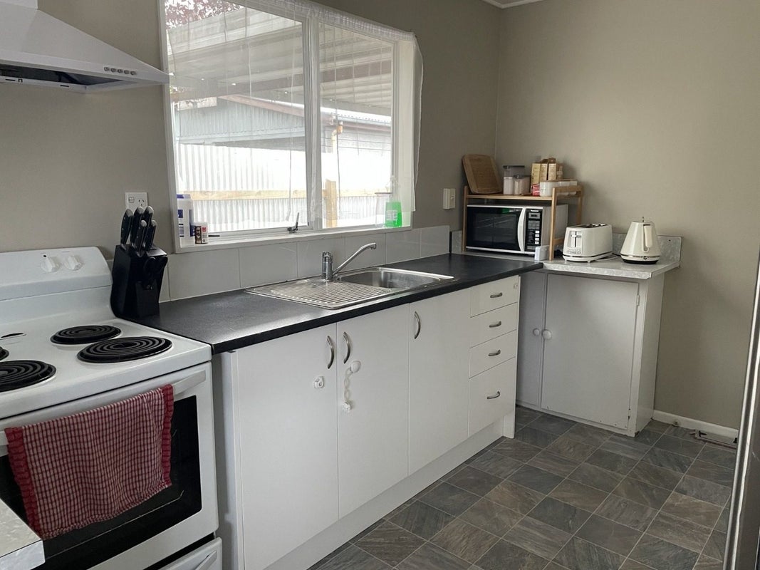 3A Raleigh Place, Flaxmere, Hastings - Carousel 8