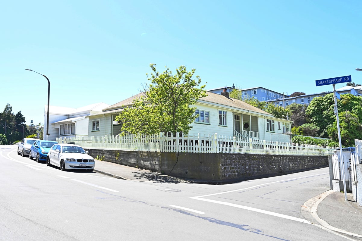 61 Shakespeare Road, Bluff Hill, Napier - Carousel 1