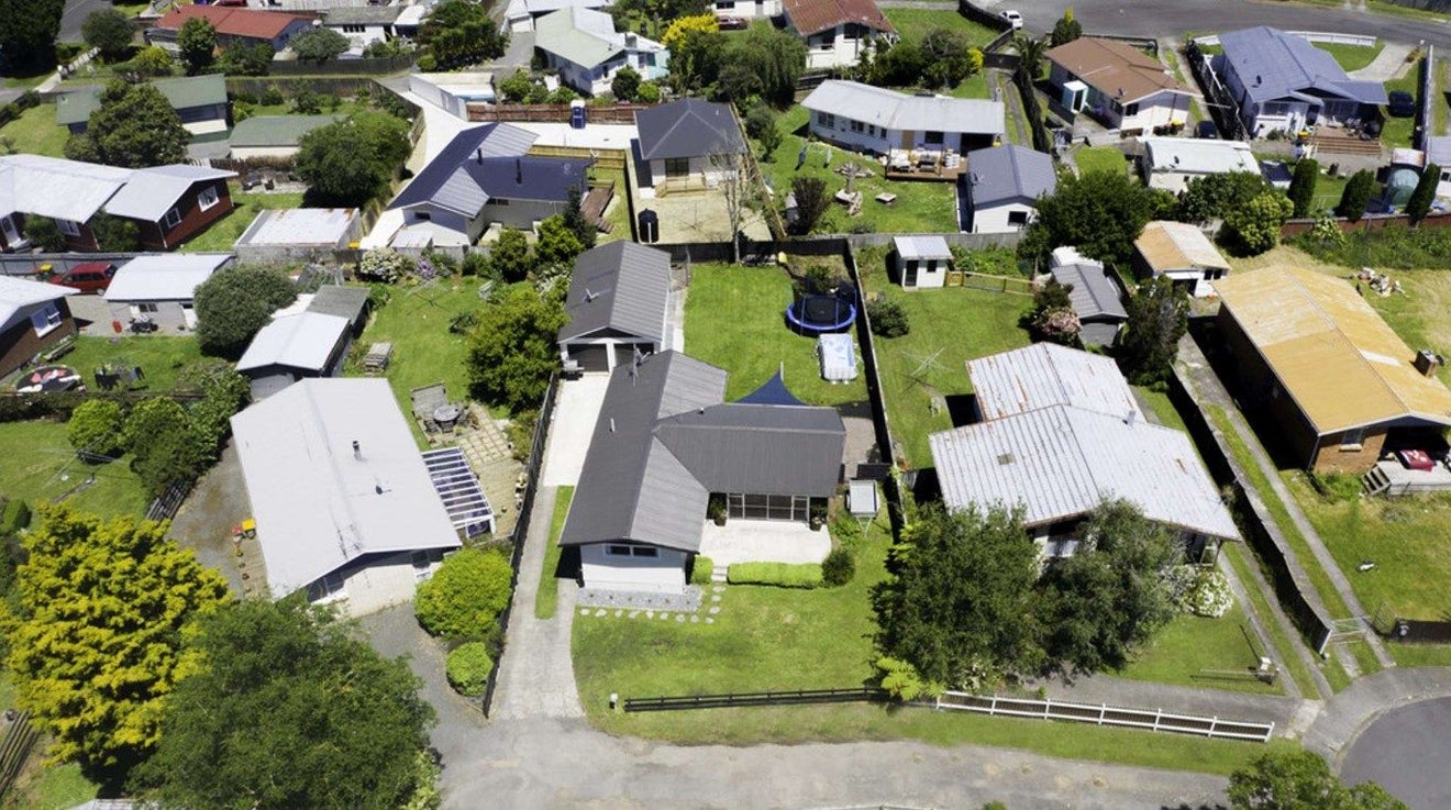 11 Marion Place, Deanwell, Hamilton - Carousel 18