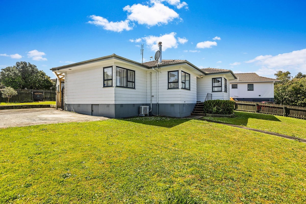 213 Mahia Road, Wattle Downs, Auckland - Carousel 1