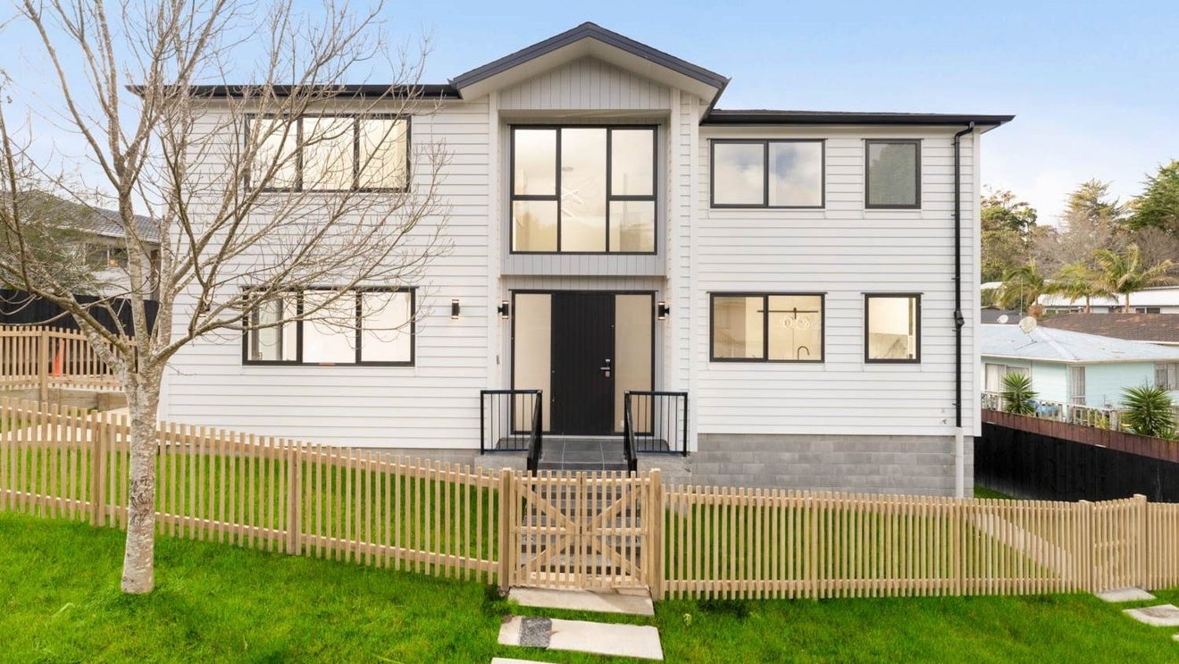 31A Garton Drive, Massey, Auckland - Carousel 1