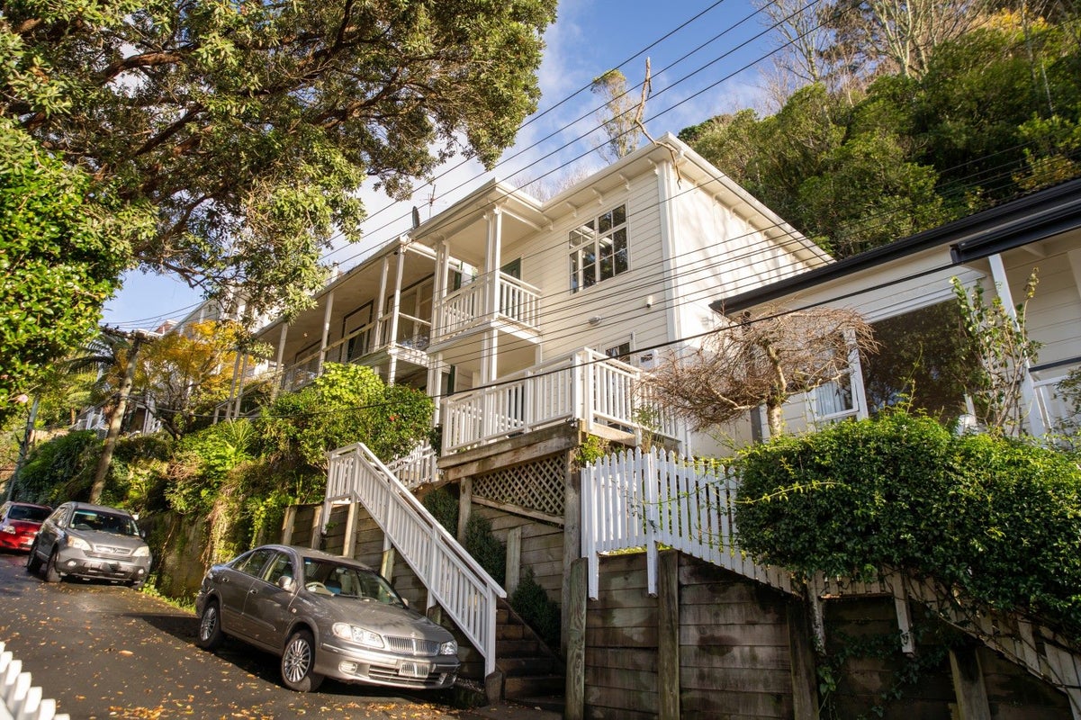 33A Patanga Crescent, Thorndon, Wellington - Carousel 2
