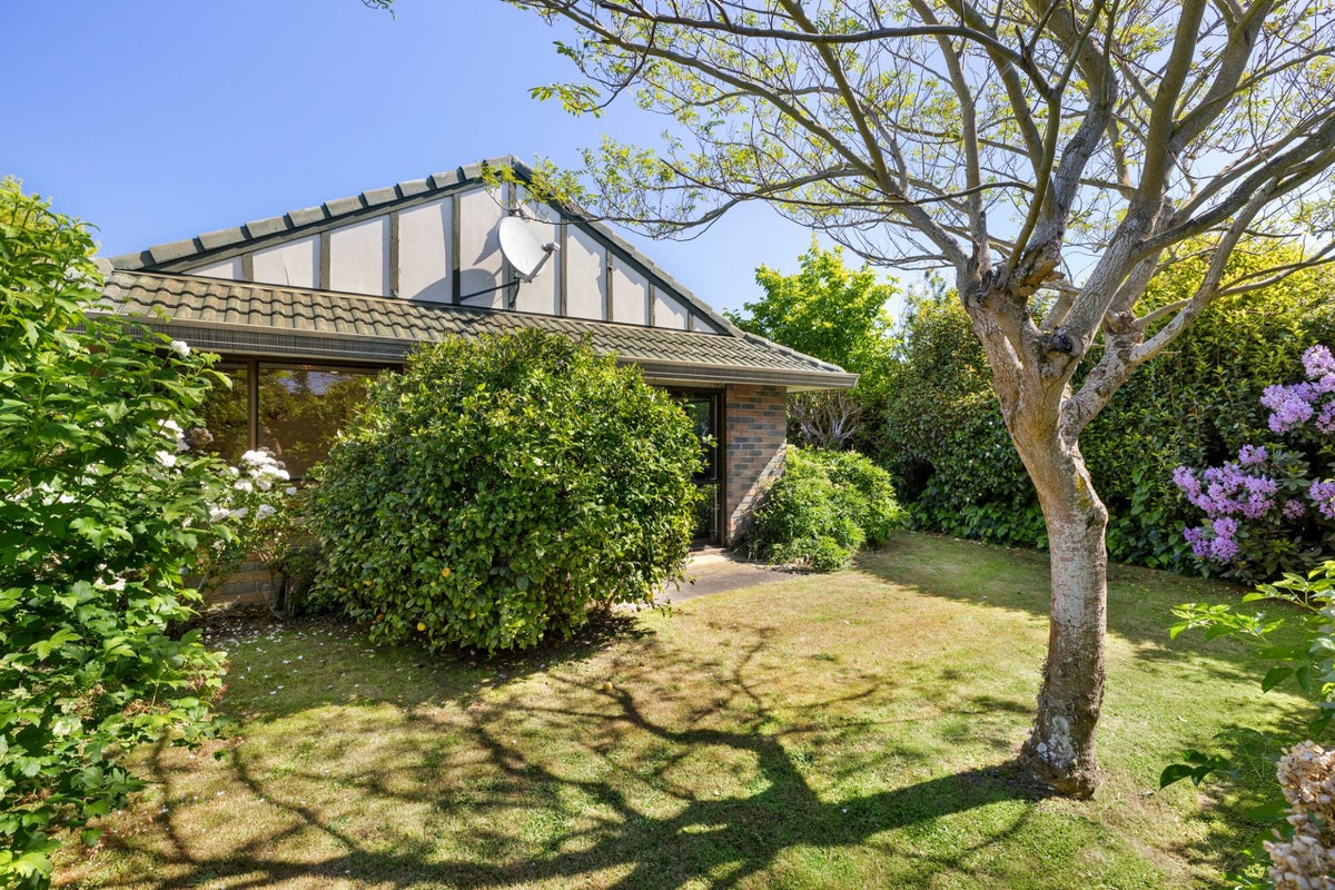7 Clivedon Place, Redwood, Christchurch - Carousel 15