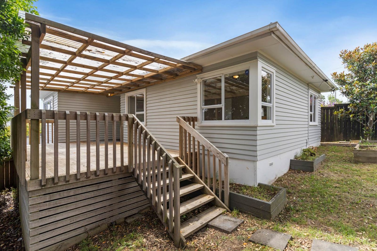 105 Stanley Road, Glenfield, Auckland - Carousel 1