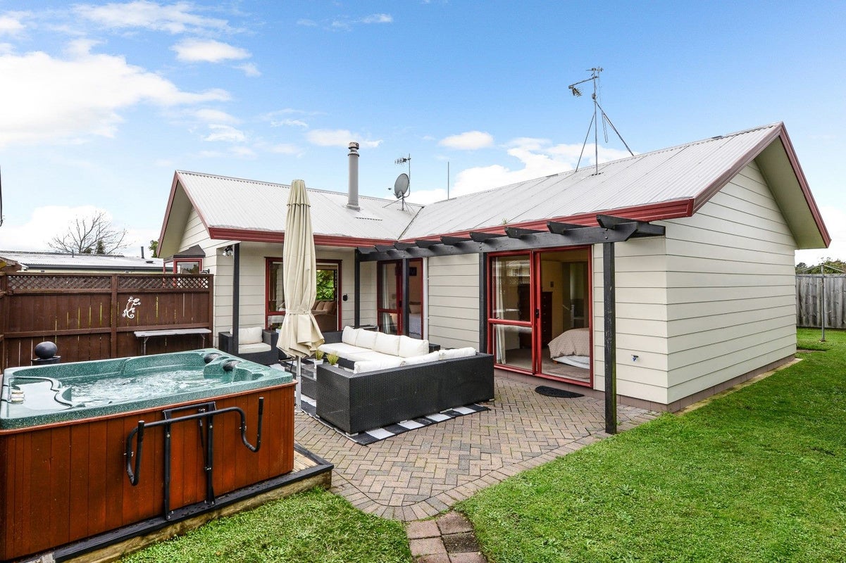 51A Collins Road, Melville, Hamilton - Carousel 1