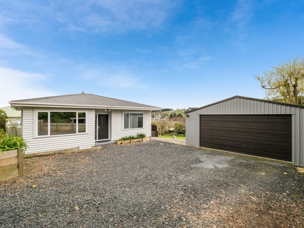 9 Tomkins Street, Green Island, Dunedin - Carousel 1