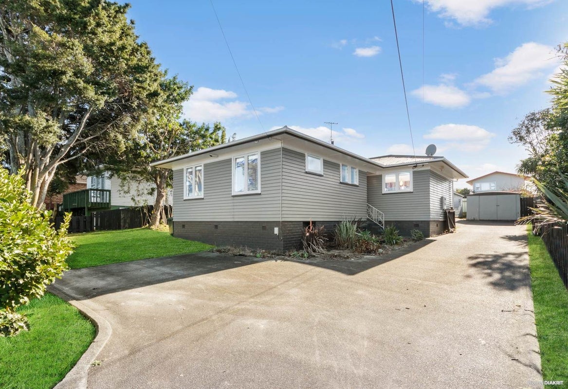 16 Kohekohe Street, New Lynn, Auckland - Carousel 1