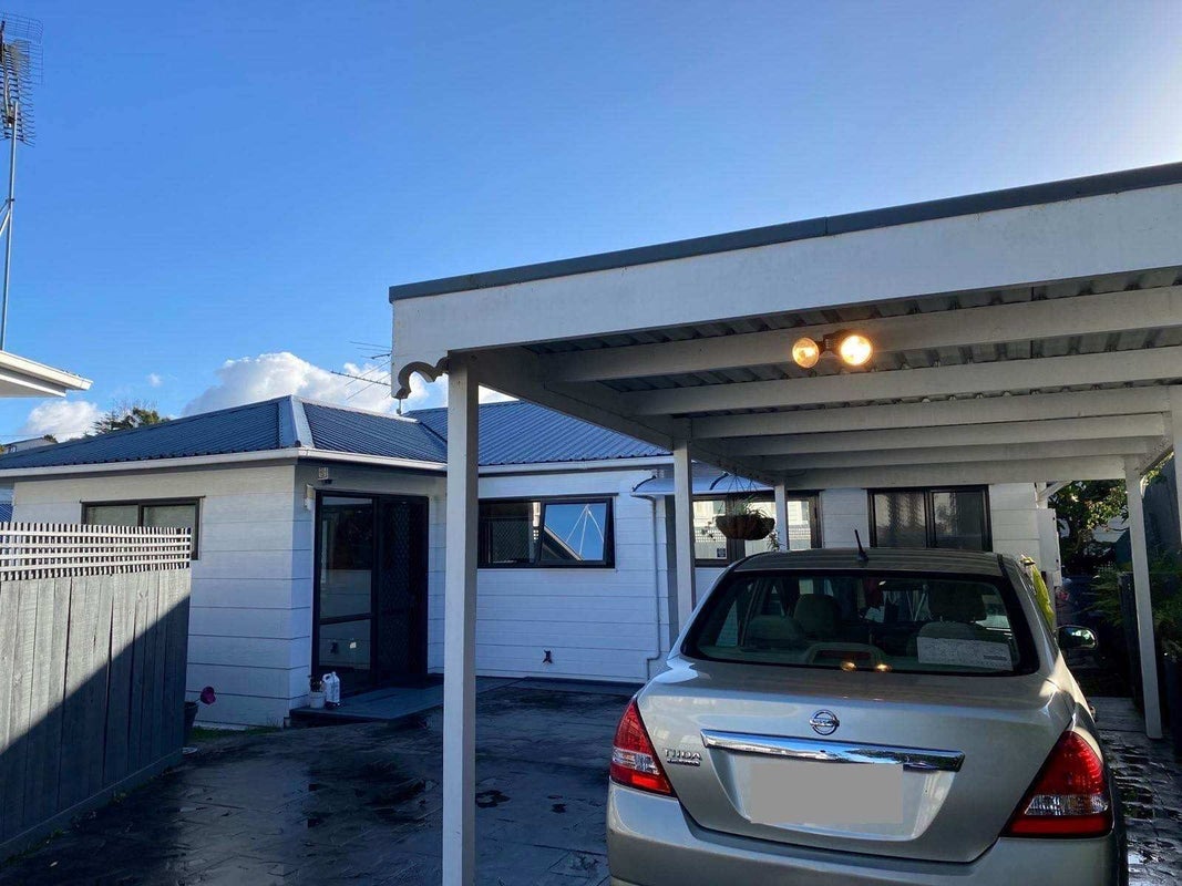 2/11 Heather Place, Sunnynook, Auckland - Carousel 1