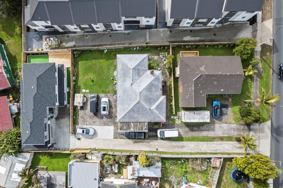 84 Te Atatu Road, TE ATATU SOUTH, AUCKLAND - Carousel 36