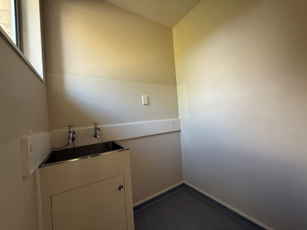 1/6 Arran Crescent, Woolston, Christchurch - Carousel 7