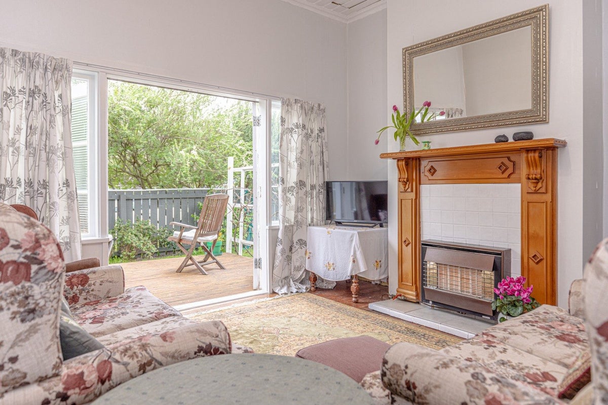15 Roberts Avenue, Aramoho, Whanganui - Carousel 2