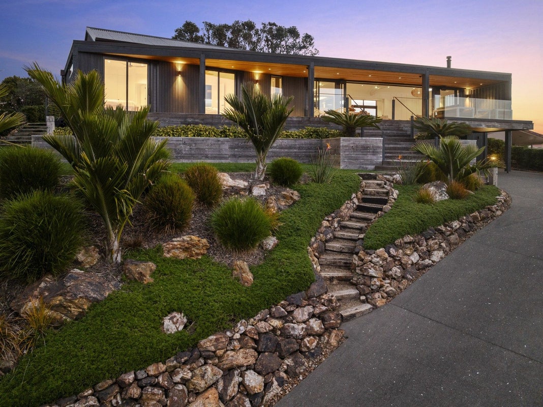 20 Marine View Road, Onetangi, Waiheke Island - Carousel 1