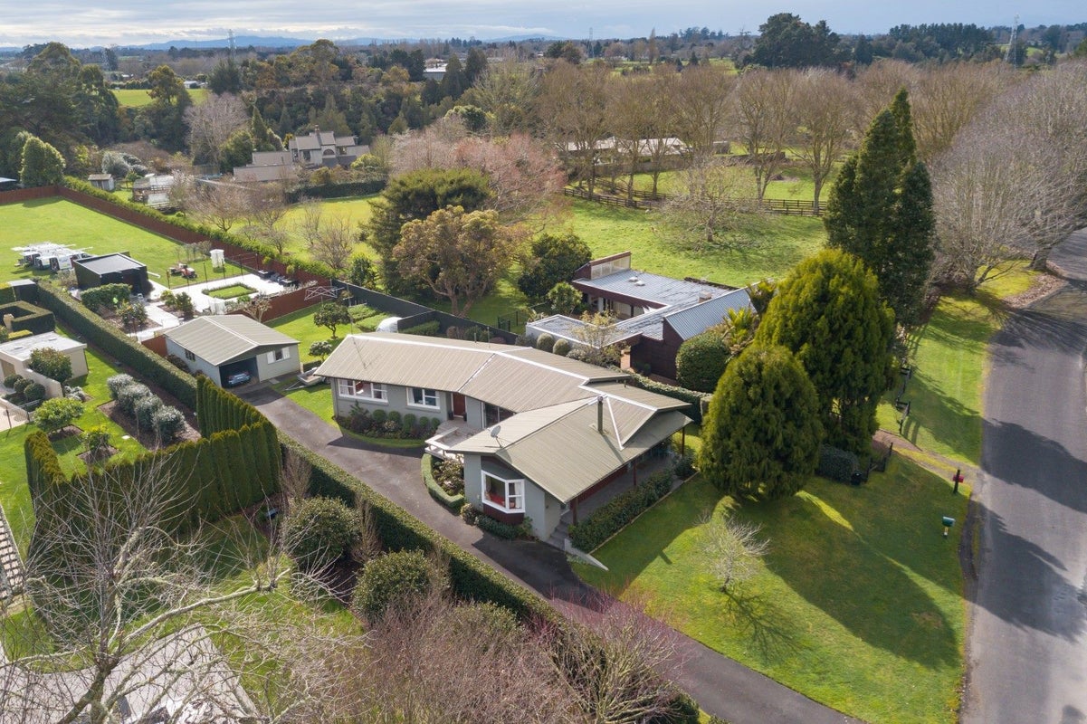 15 Dalbeth Place, Matangi, Hamilton - Carousel 1
