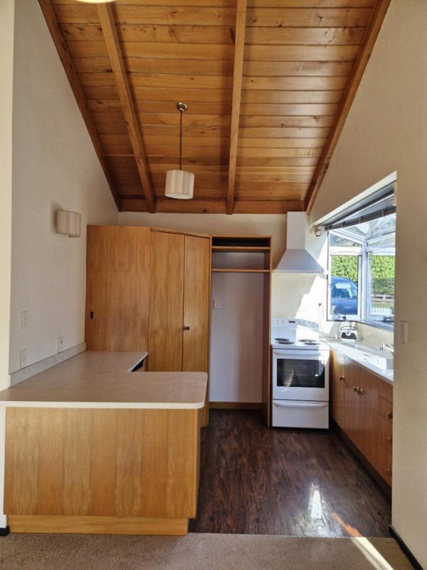 2 Tiverton Crescent, Whalers Gate, New Plymouth - Carousel 1