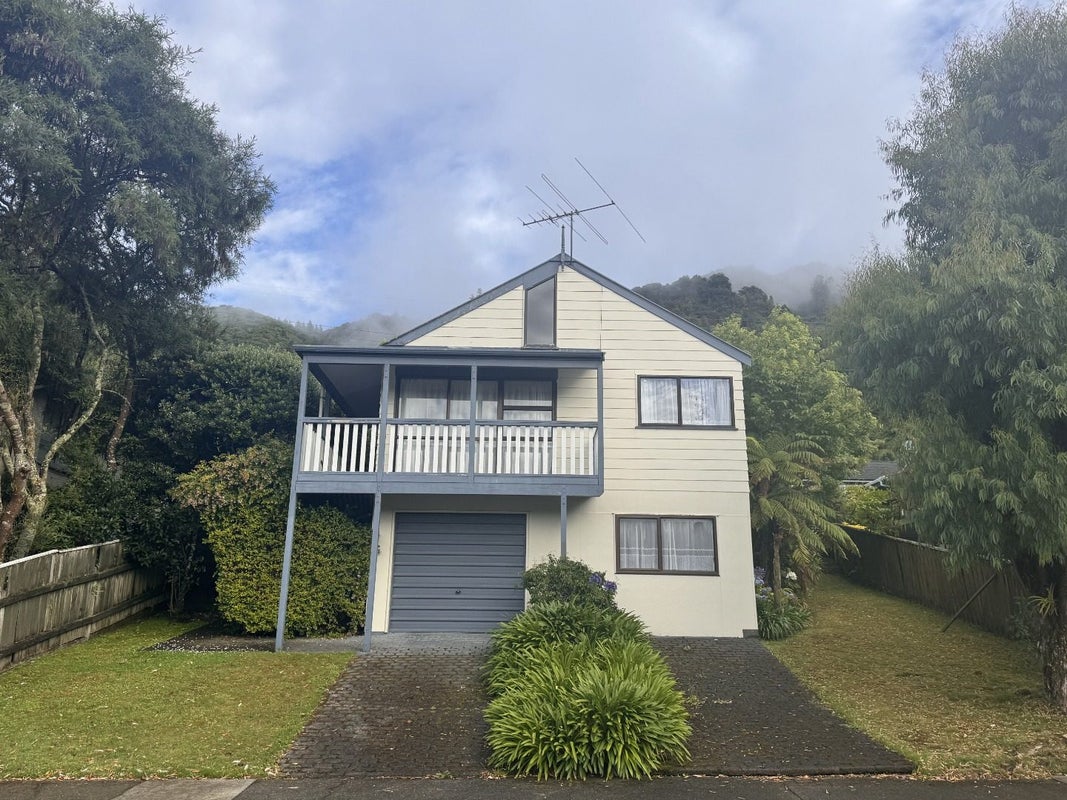 21 Hartford Crescent, Totara Park, Upper Hutt - Carousel 24