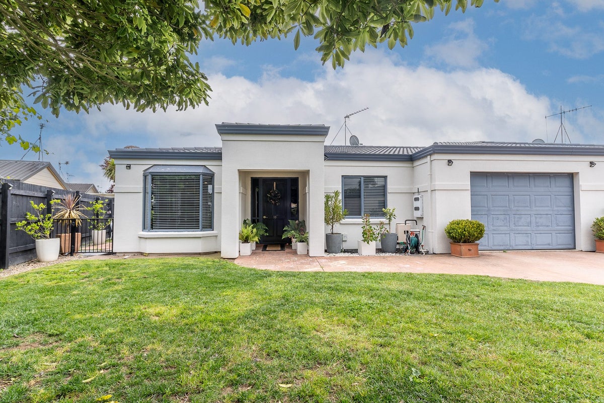 10 Sudbury Court, Rototuna North, Hamilton - Carousel 1