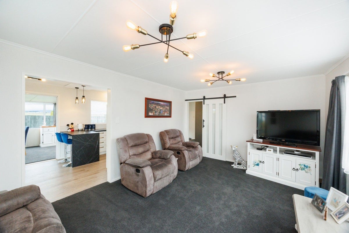 32 Leander Place, Milson, Palmerston North - Carousel 2