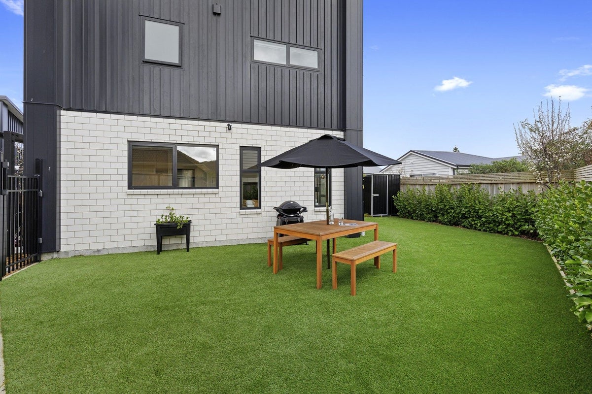5/10 Avery Grove, Boulcott, Lower Hutt - Carousel 1