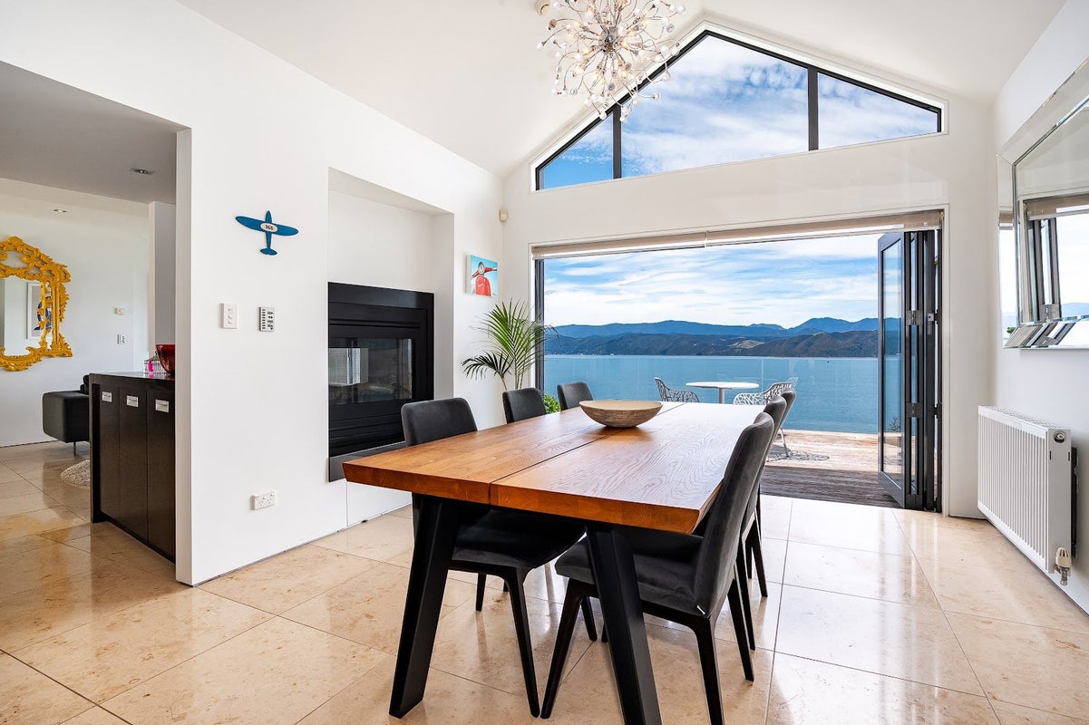 8 Nevay Road, Karaka Bays, Wellington - Carousel 2