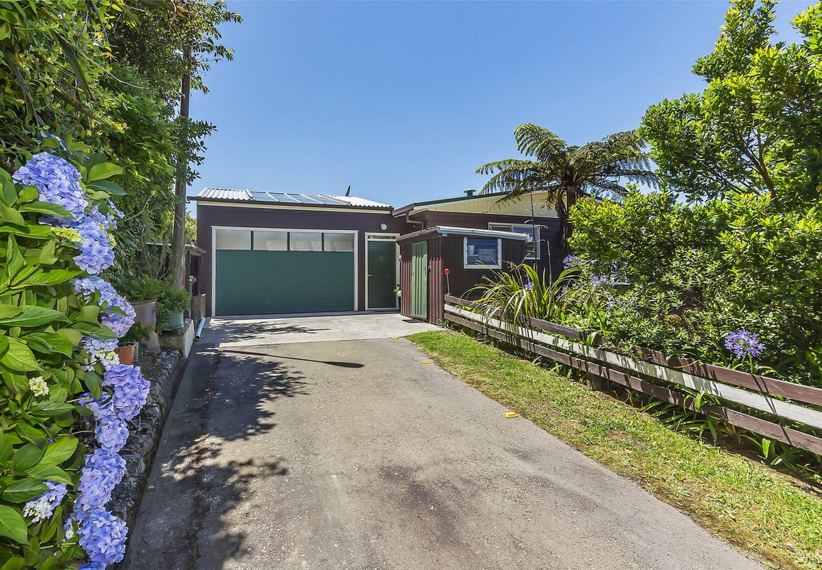 18 Chartwell Drive, Crofton Downs, Wellington - Carousel 1