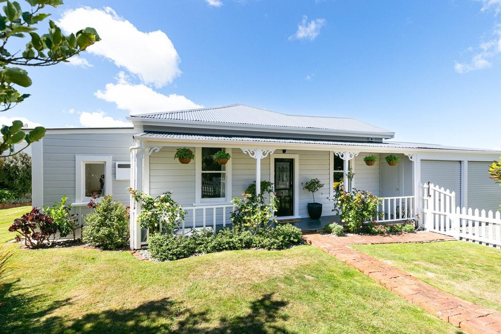 8 Clifford Road, Johnsonville, Wellington - Carousel 2