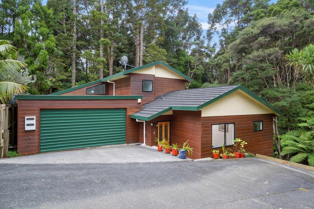 1/96A Konini road, Titirangi, Auckland - Carousel 1