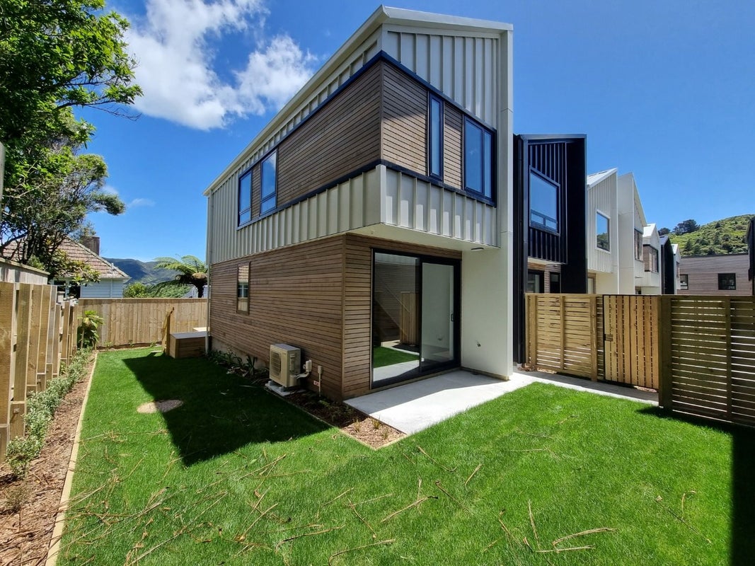 8/13 Fancourt Street, Karori, Wellington - Carousel 1