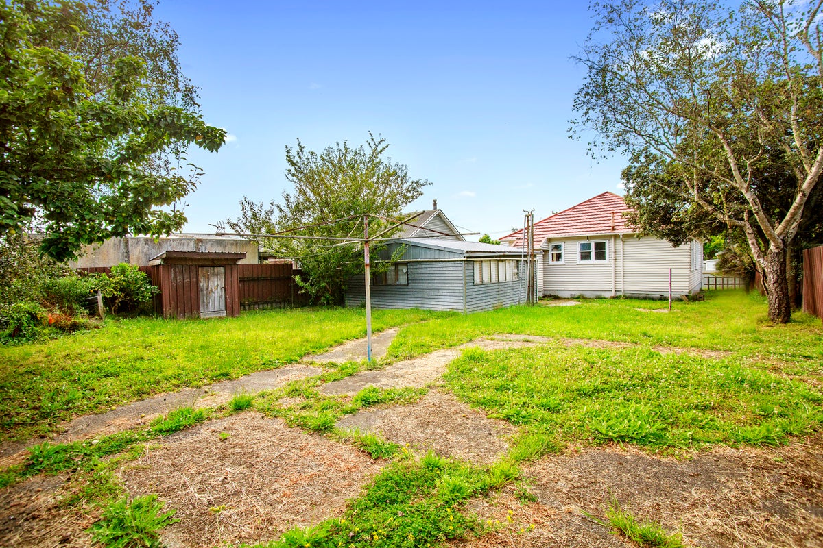 36 Shearer Crescent, Naenae, Lower Hutt - Carousel 2